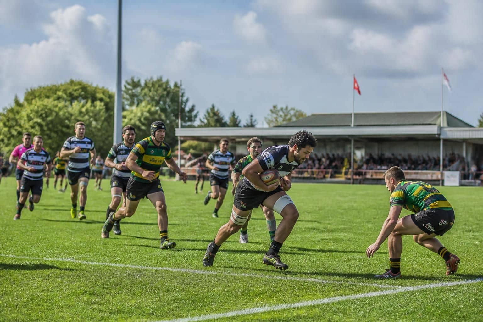 découvrez les clubs de la ligue rugby régionale 1 aquitaine, leurs actualités, classements et performances dans la compétition régionale.