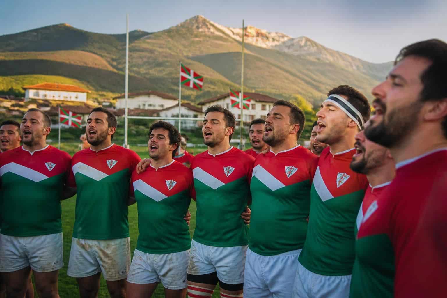 découvrez les paroles authentiques du chant basque traditionnel dédié au rugby, symbole de passion et d'esprit d'équipe.